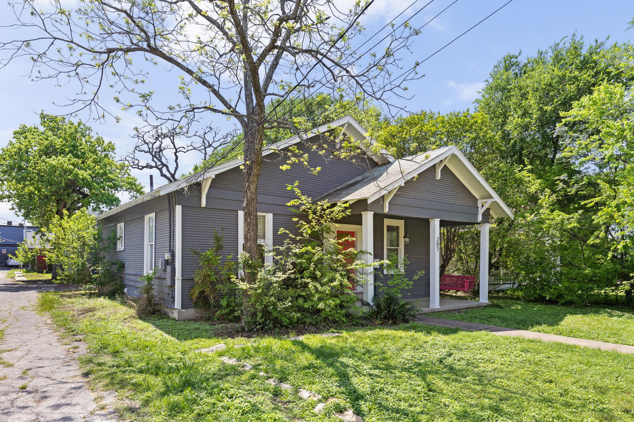207 W 39th A,B,C ST