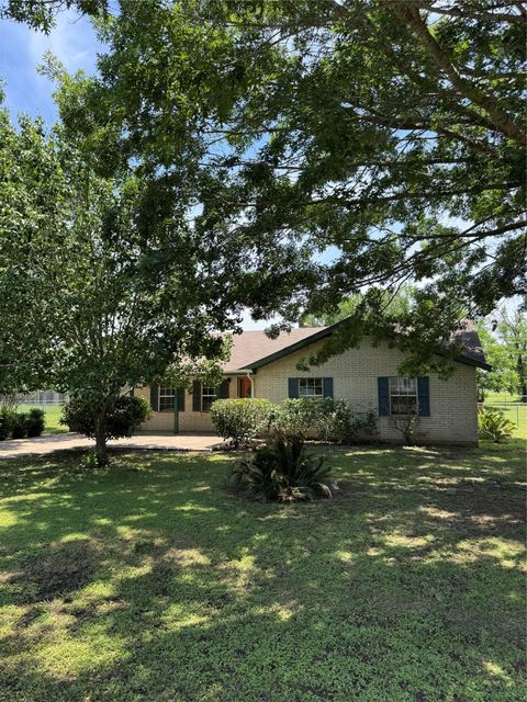 405 Lynch ST Smithville TX 78957