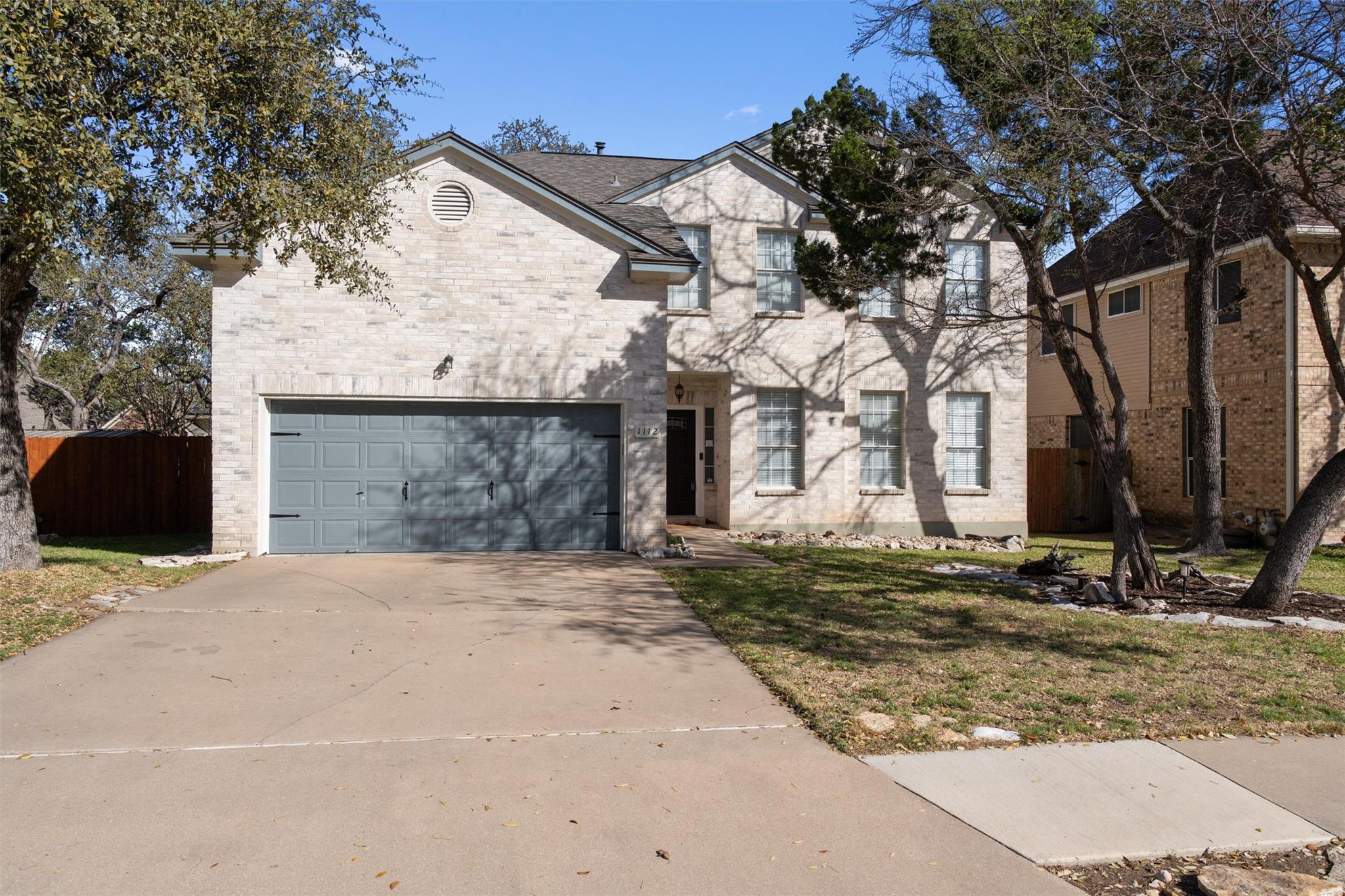 1112 Oaklands DR