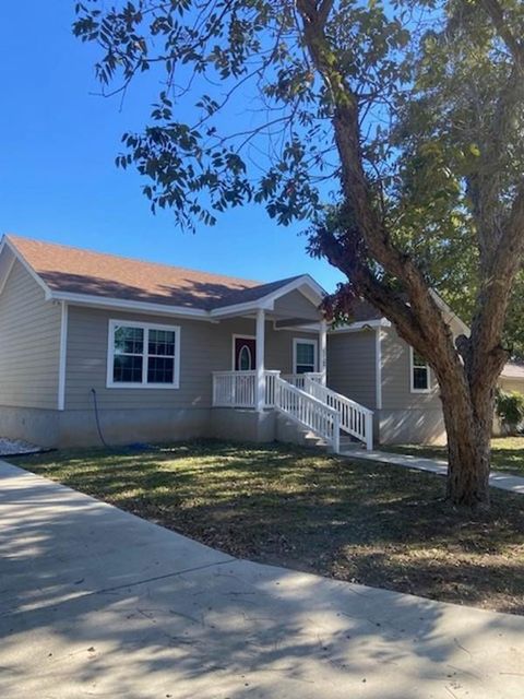 112 Palmo DR Luling TX 78648