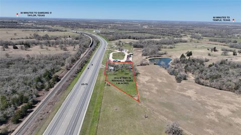 Photo of 1918 W Us Highway 79, Rockdale, TX 76567 (MLS # 6602402)