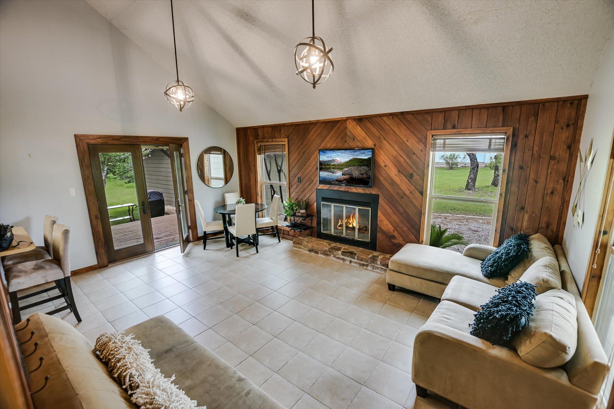 424 Bedford DR