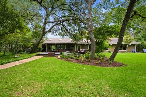Photo of 32 Sundown PKWY, Austin, TX 78746 (MLS # 2341097)