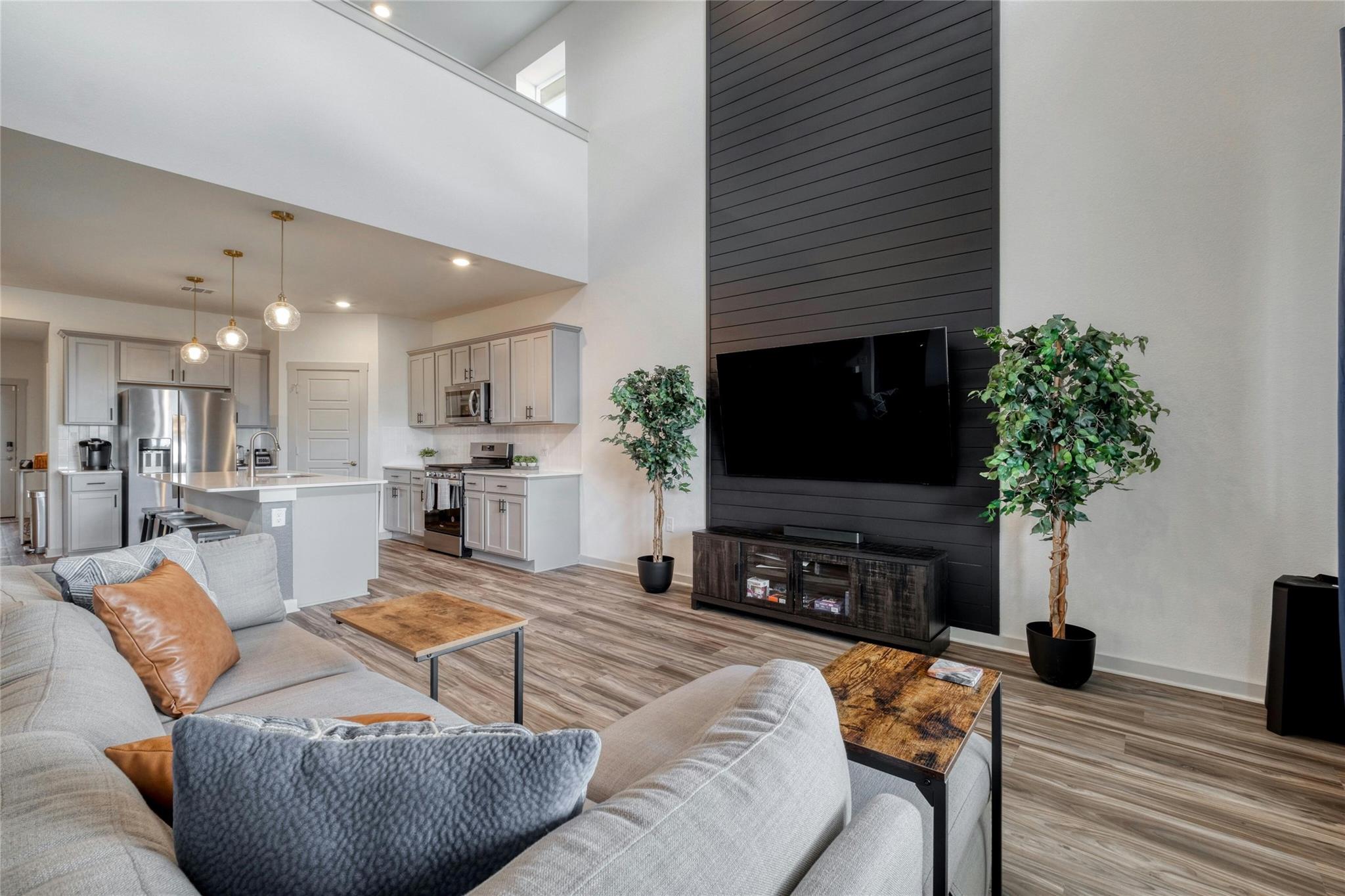 13901 Zuhause DR
