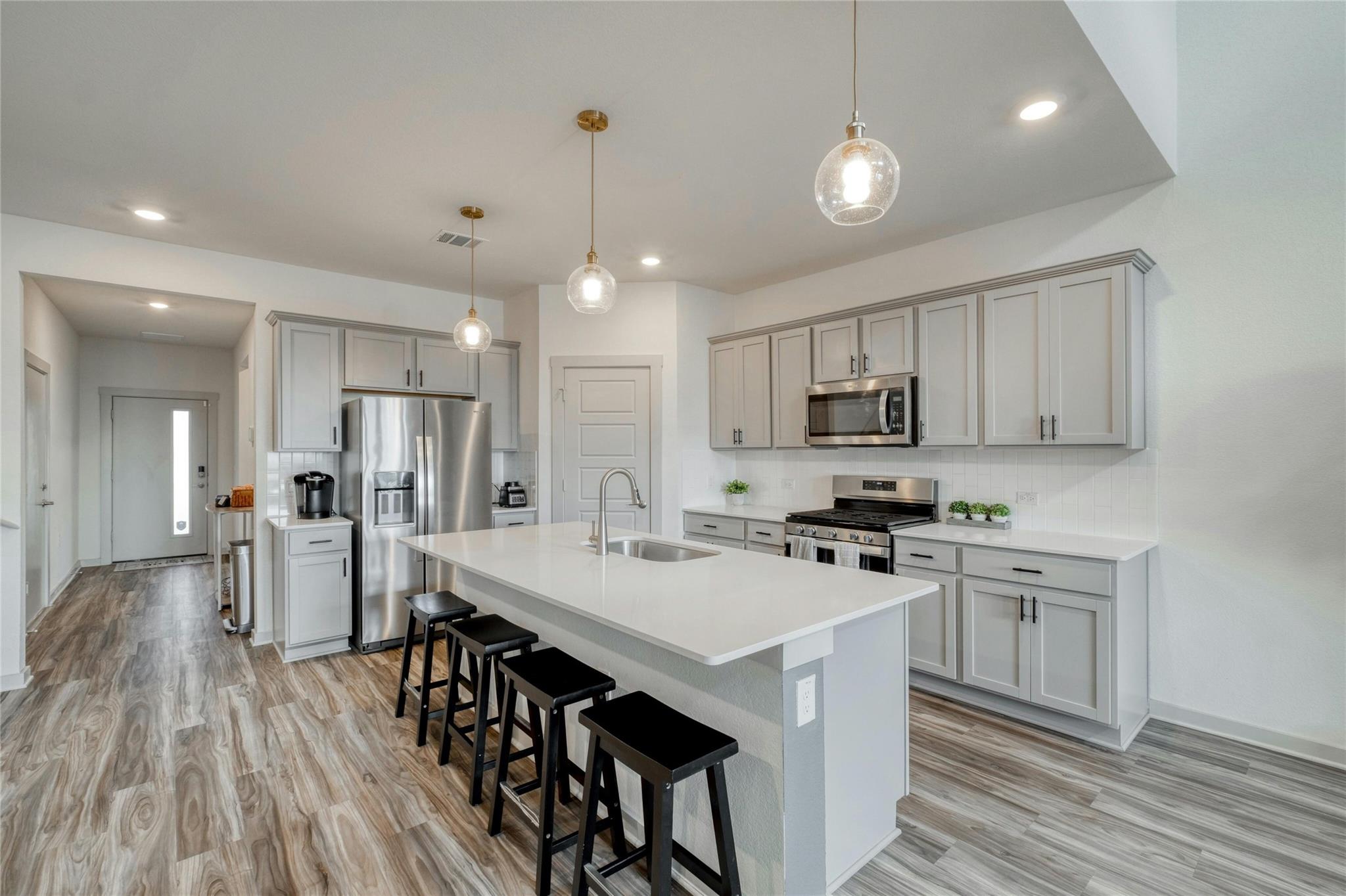 13901 Zuhause DR
