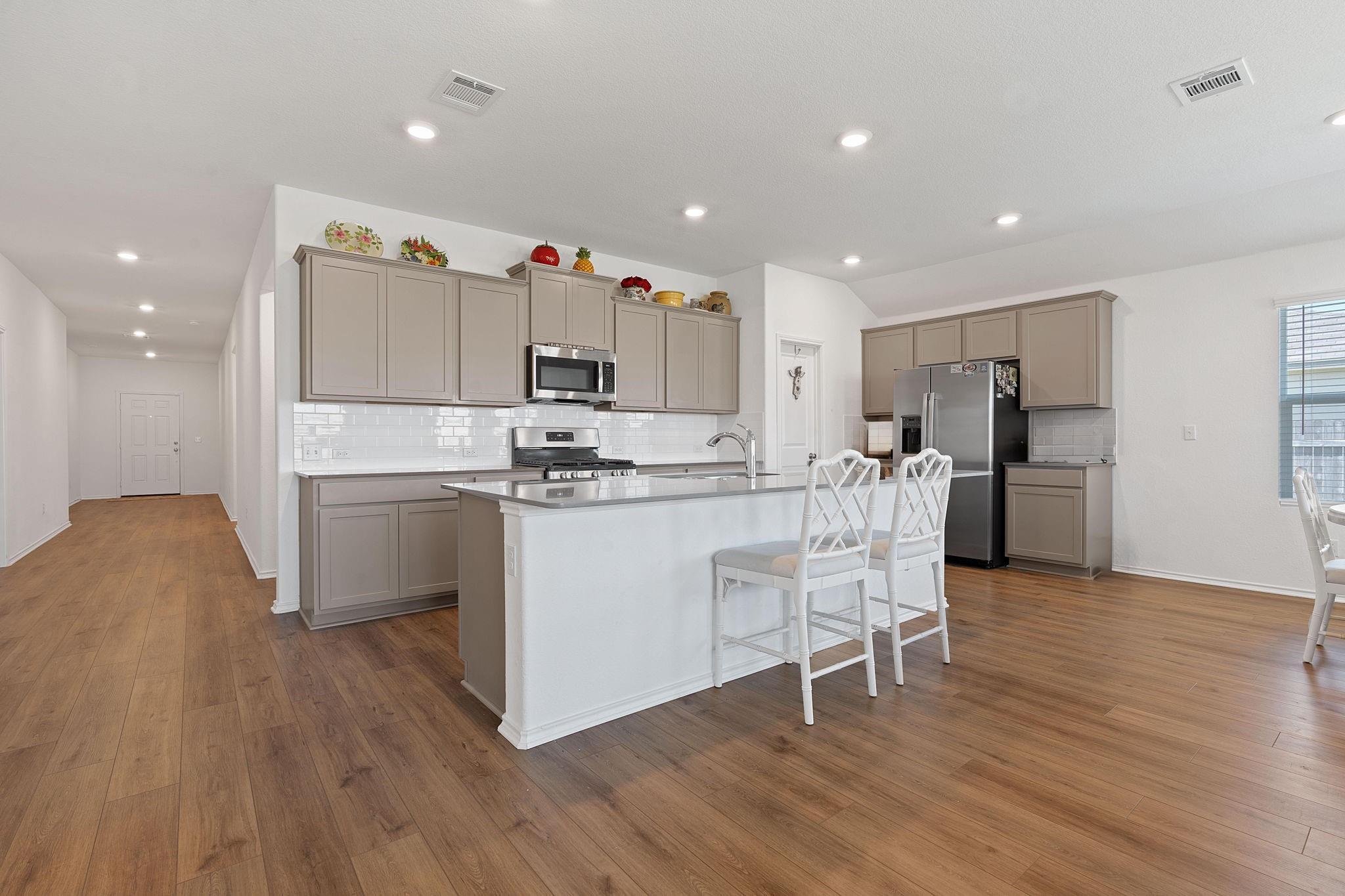 656 Silver Springs BND
