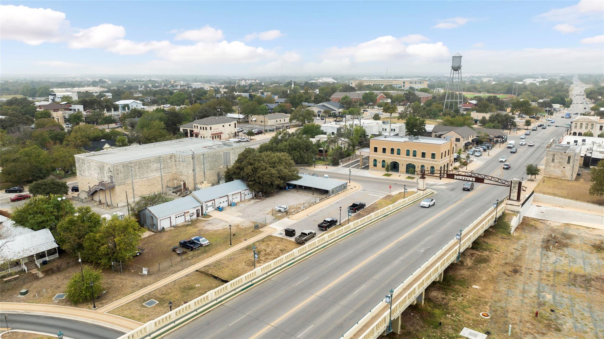 103 W Bagdad Ave