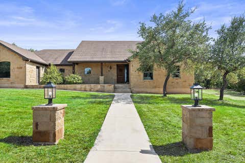 Photo of 103 Creekside TRL, Spicewood, TX 78669 (MLS # 8048452)