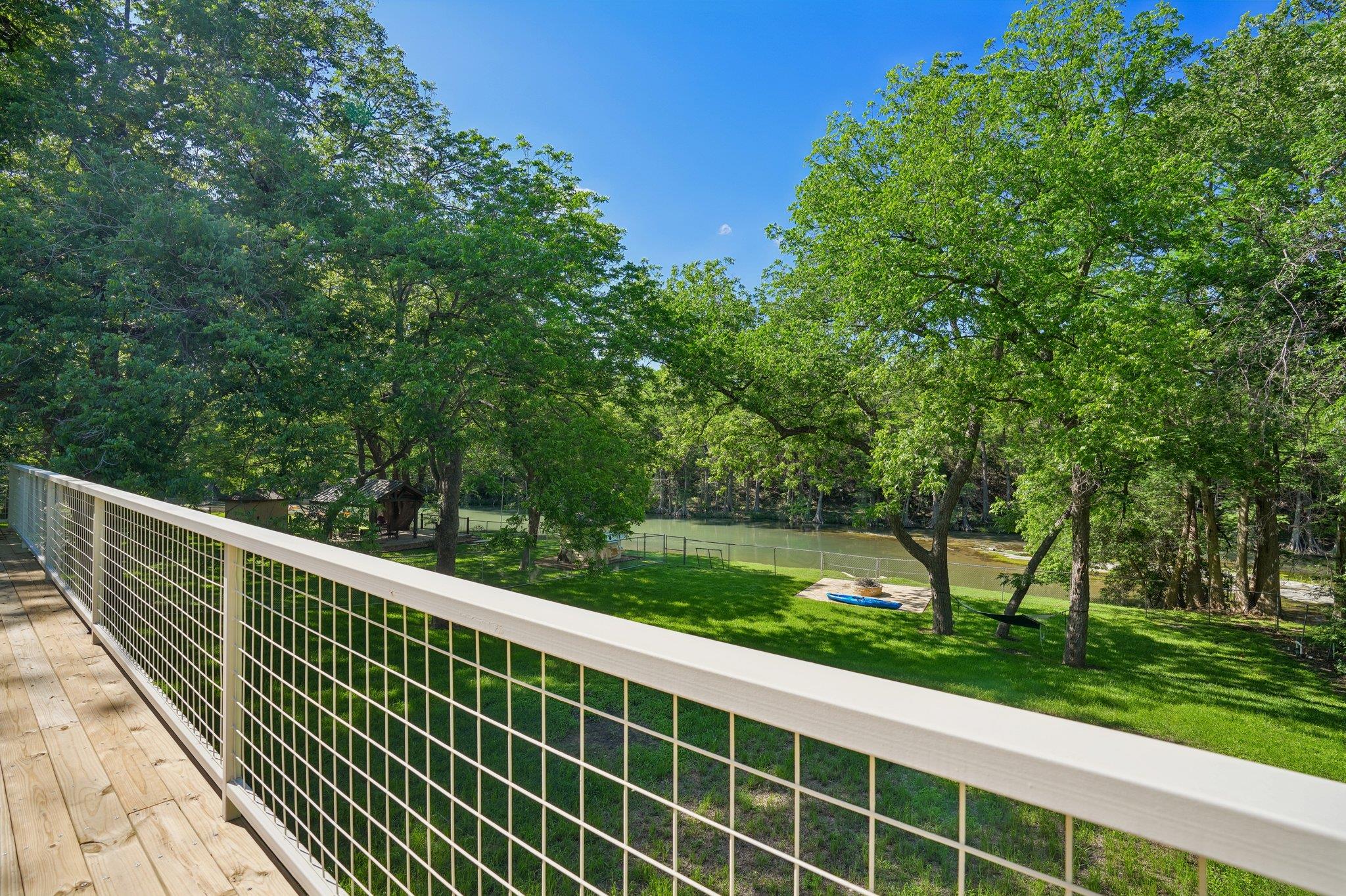 716 River Cliff DR