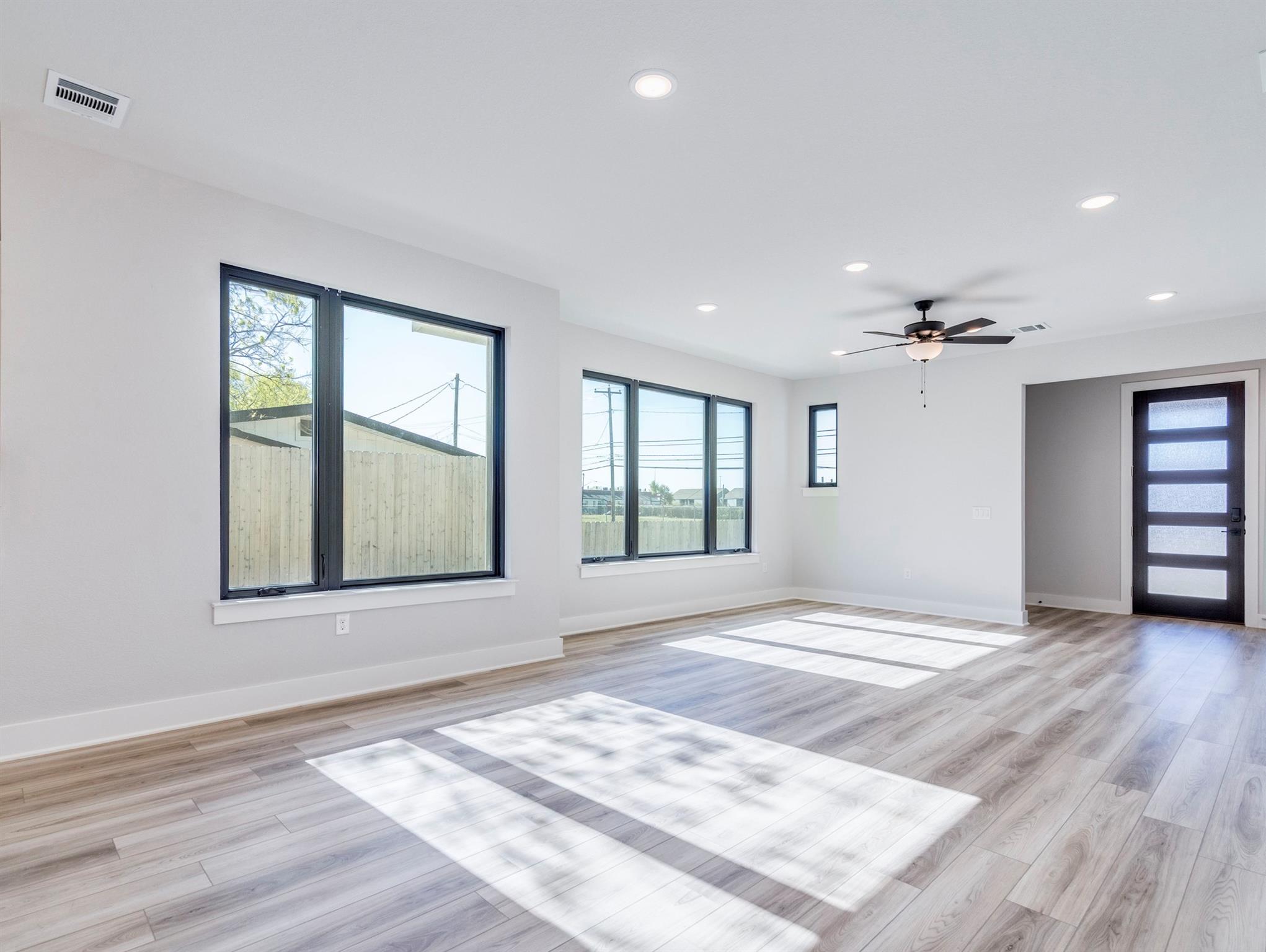 206 E Wonsley DR 1