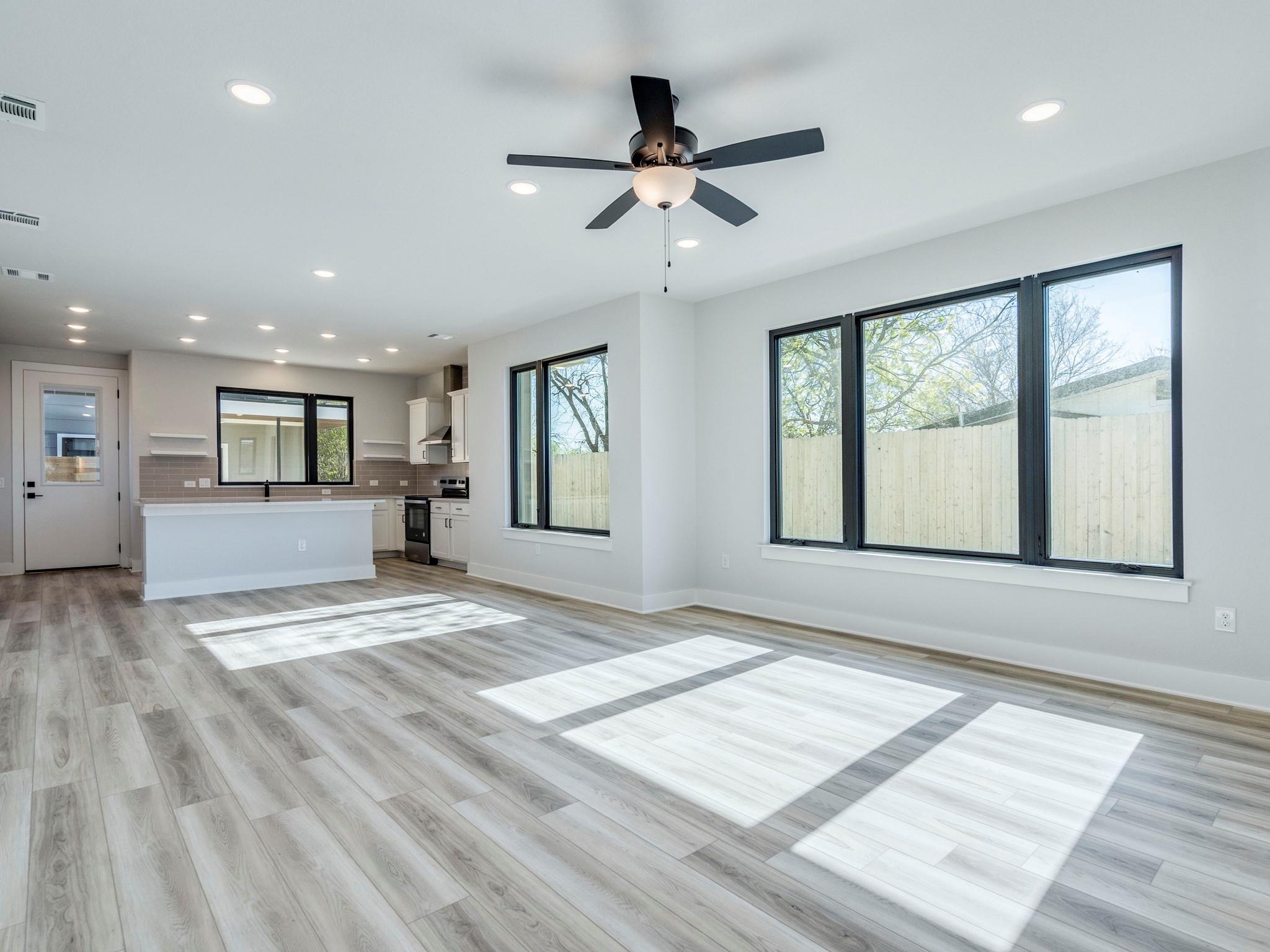 206 E Wonsley DR 1