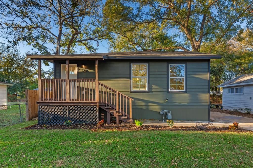 Photo of 216 Armstrong ST, San Marcos, TX 78666 (MLS # 1987032)