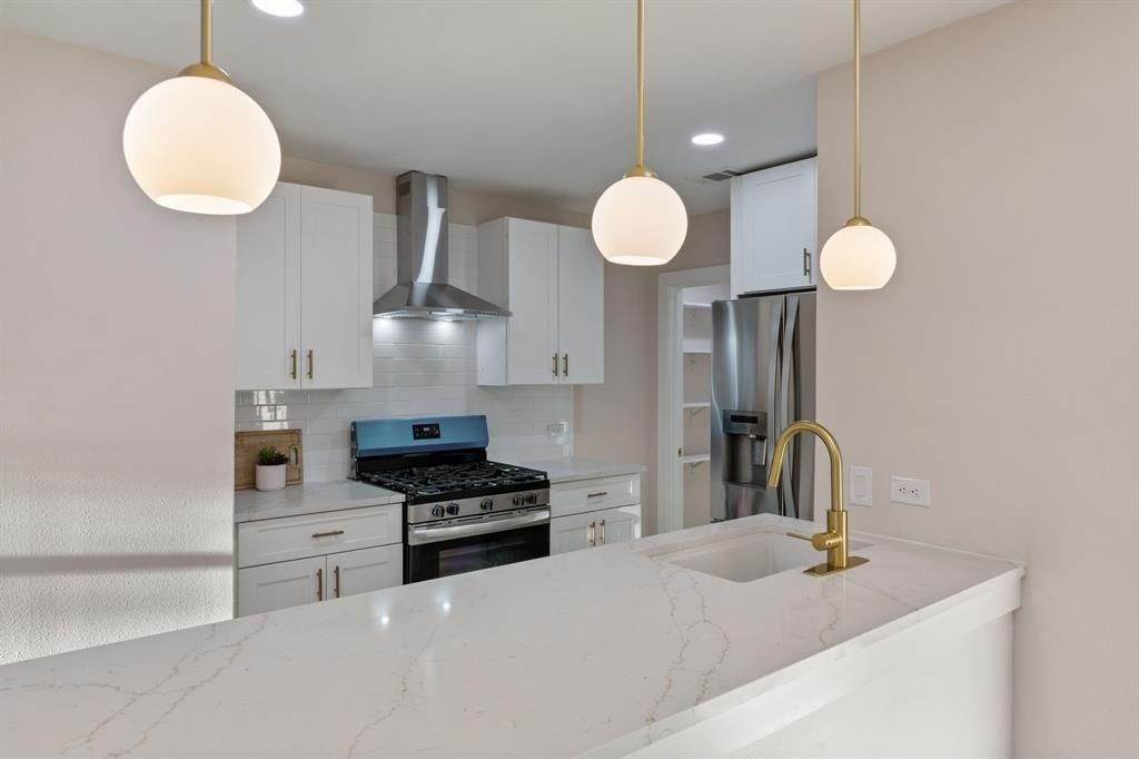 Photo of 216 Armstrong ST, San Marcos, TX 78666 (MLS # 1987032)