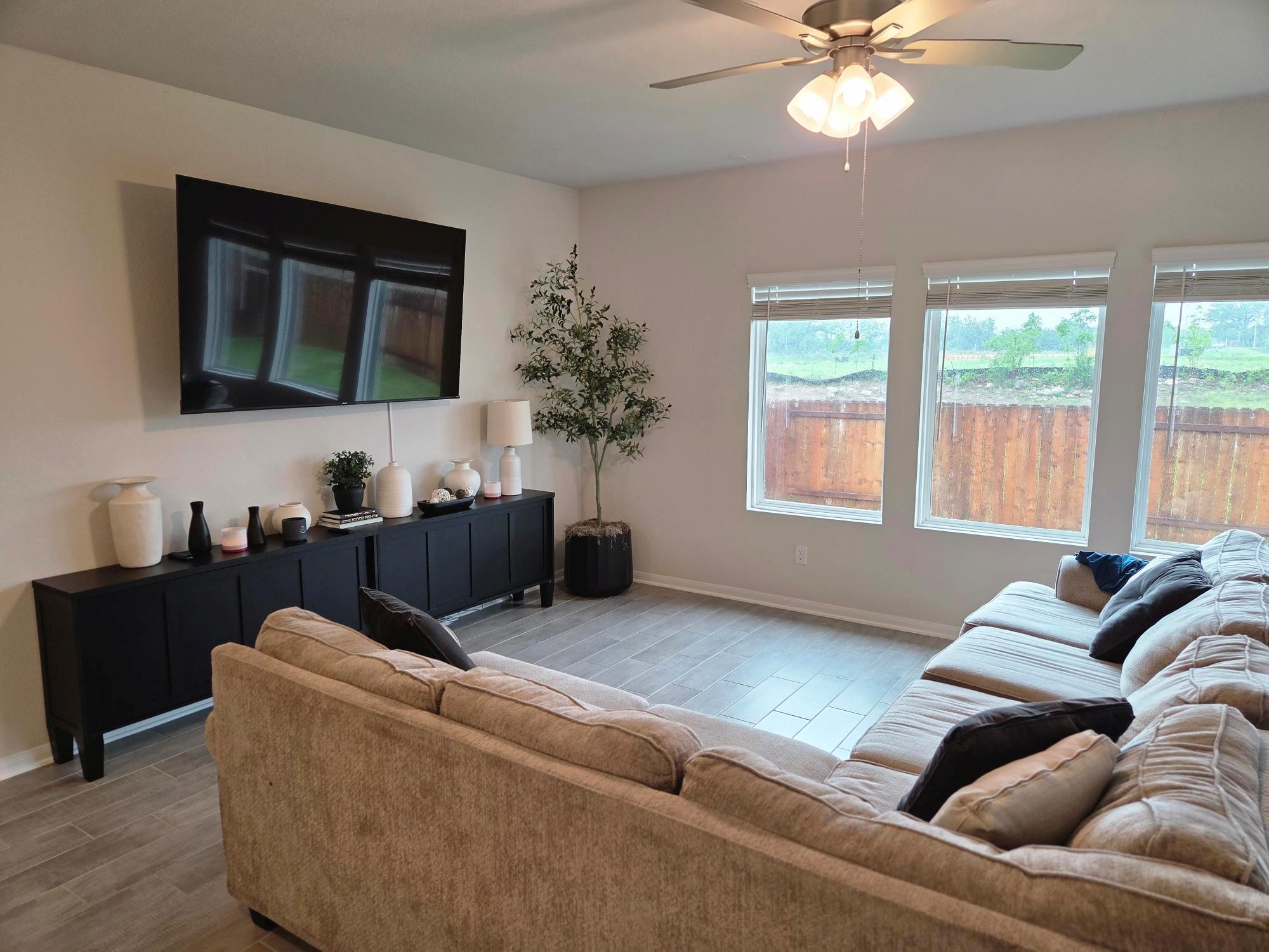 151 Arches DR