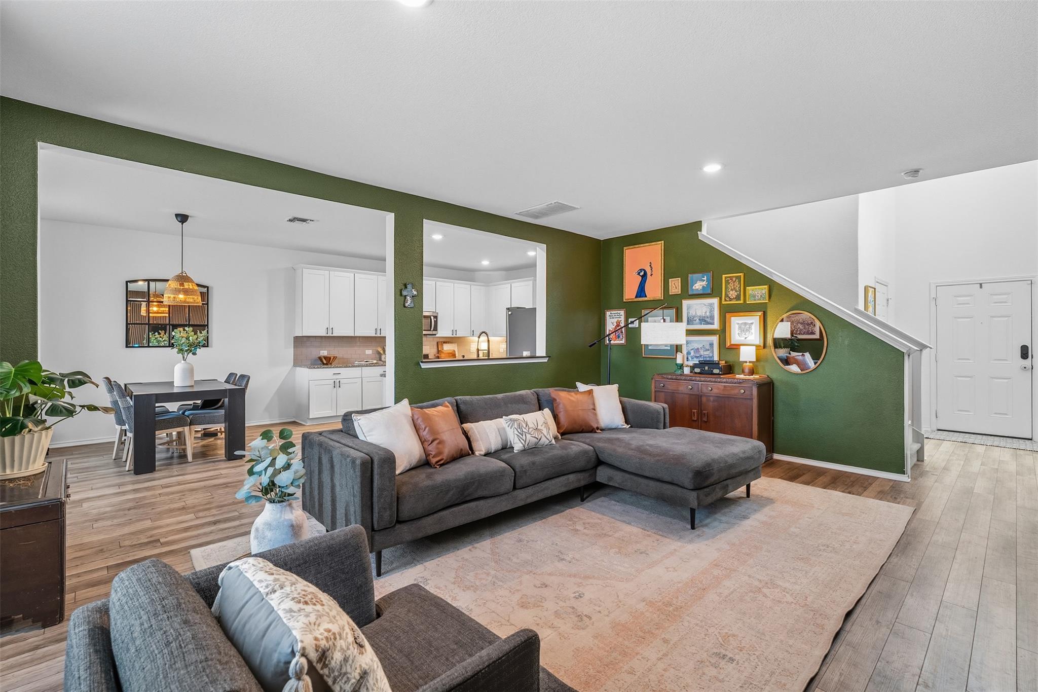 333 Harper LN
