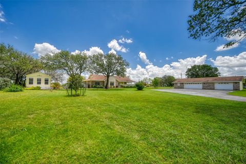 504 N Avenue N Johnson City TX 78636