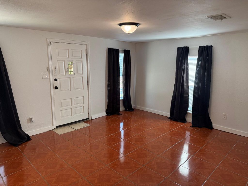 Photo of 909 E Market ST, Lockhart, TX 78644 (MLS # 6262825)