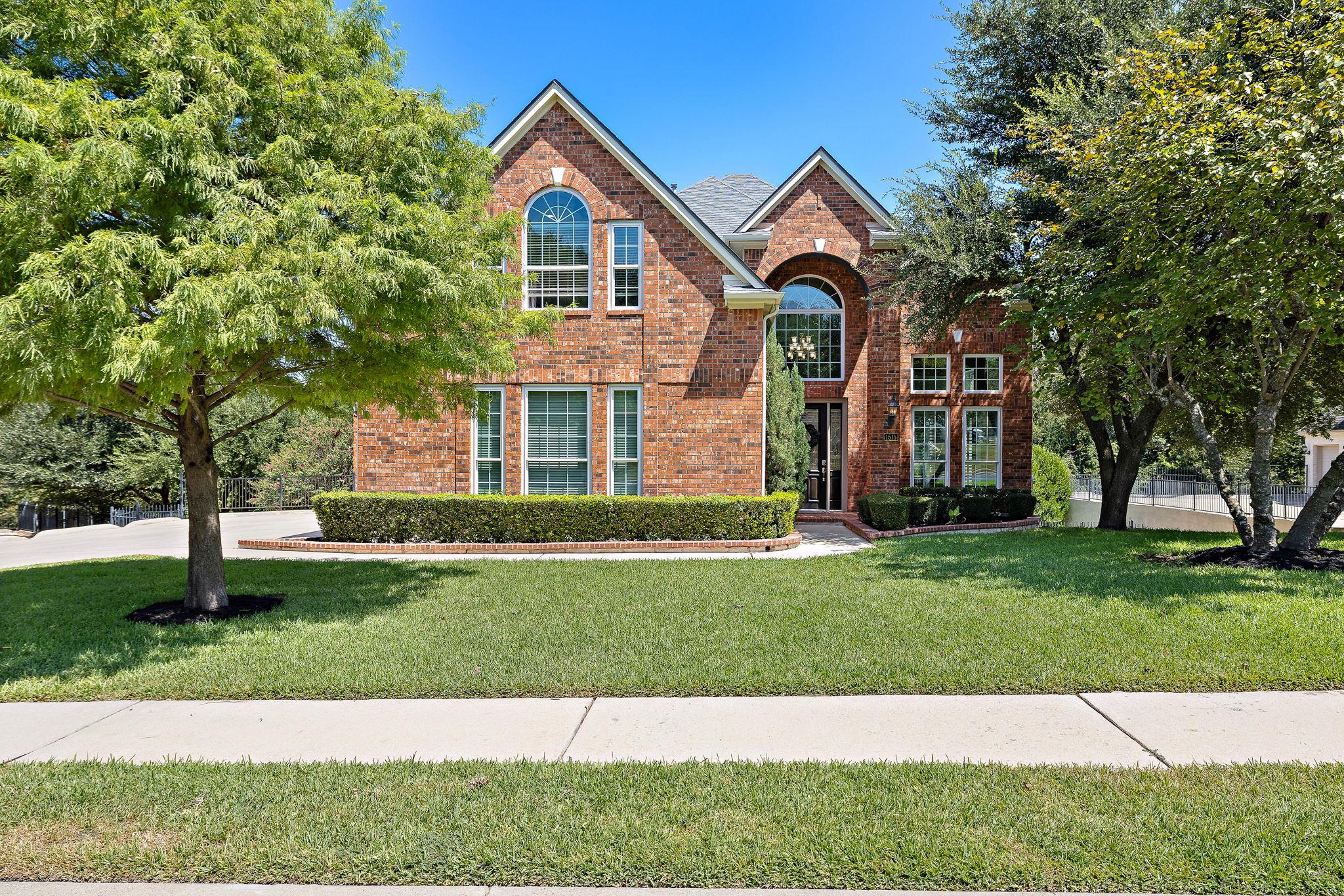 1515 Pinehurst LN
