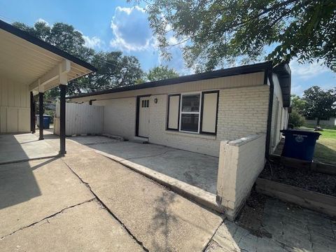 Photo of 1403 Braes Ridge DR #B, Austin, TX 78723 (MLS # 4365475)