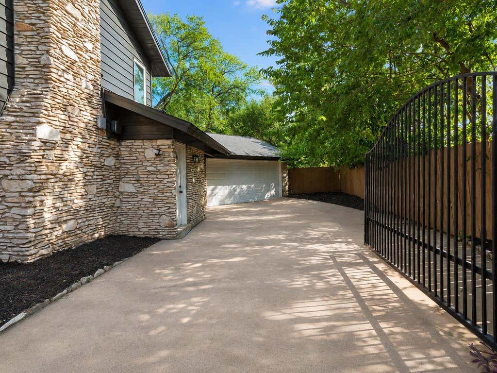 Photo of 3105 Borden RD, Austin, TX 78757 (MLS # 9477612)