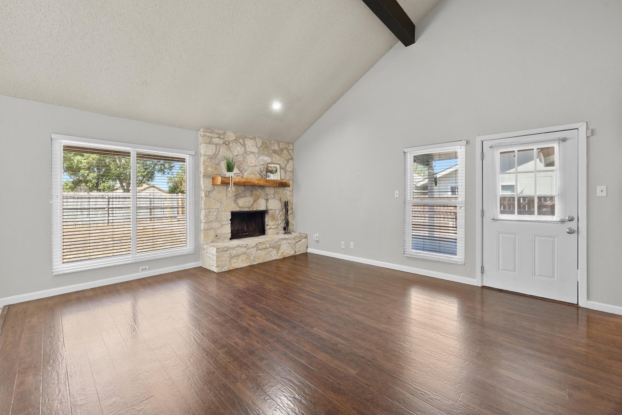 302 Splitrock ST