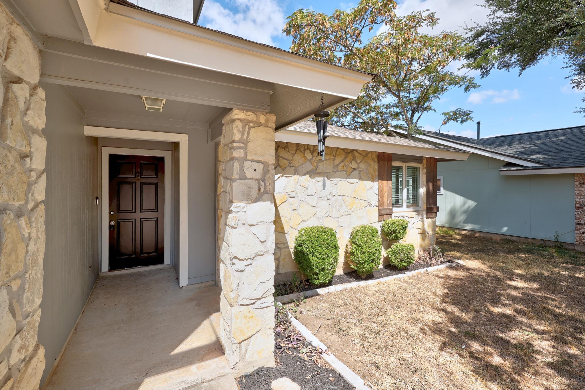 302 Splitrock ST