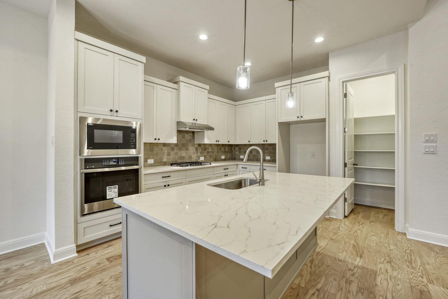 253 Prickly Poppy LOOP