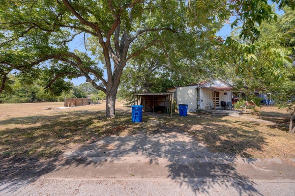 1317 HONDO ST, LOCKHART, TX 78644 - Image efbd291c3ef7e1d1bcd4eb8ebf68792a/187194899