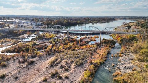 2 Walden WAY Llano TX 78643
