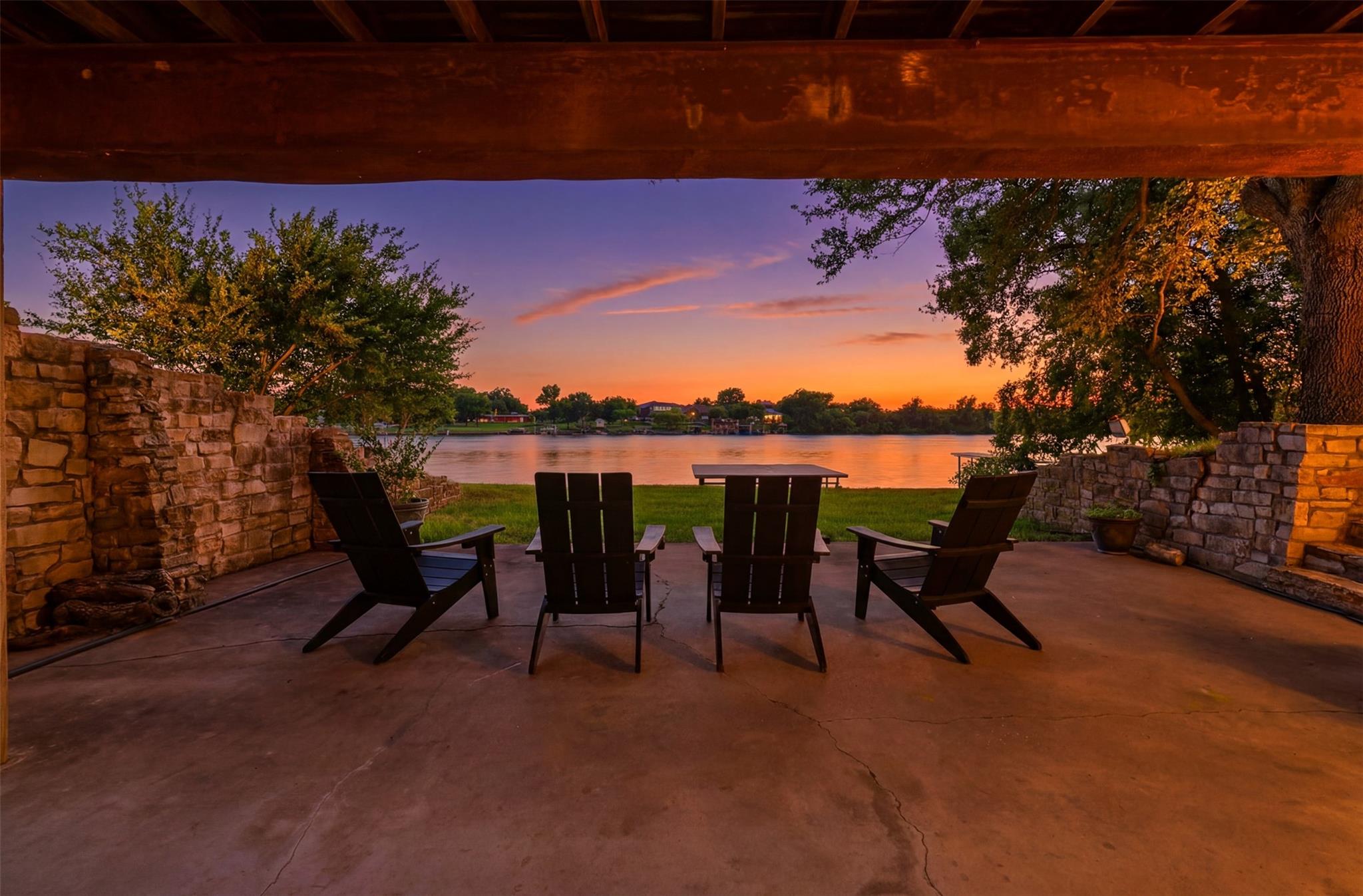 3000 River Oaks DR