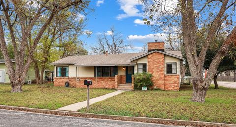 Photo of 1815 Eckhardt ST, Taylor, TX 76574 (MLS # 4628900)