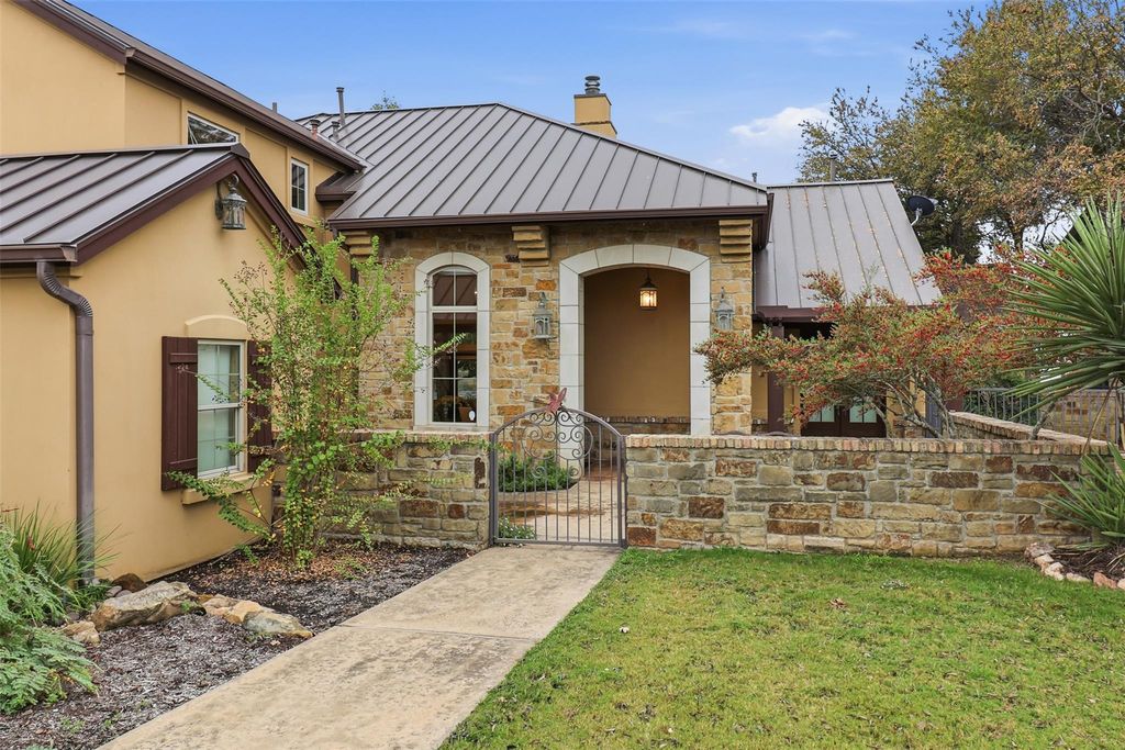 Photo of 325 Wilderness DR W, Marble Falls, TX 78654 (MLS # 1707734)