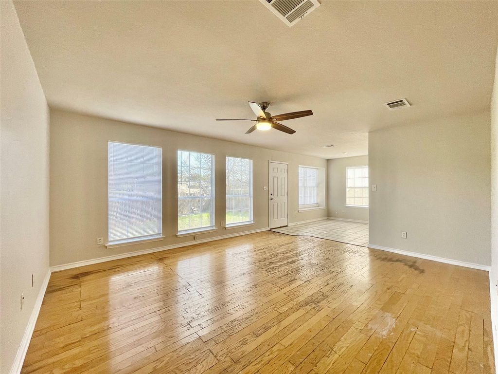 Photo of 609 Chicago ST, San Marcos, TX 78666 (MLS # 6353385)