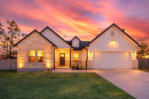 Photo of 111 Tree Top LN, Smithville, TX 78957 (MLS # 4851901)