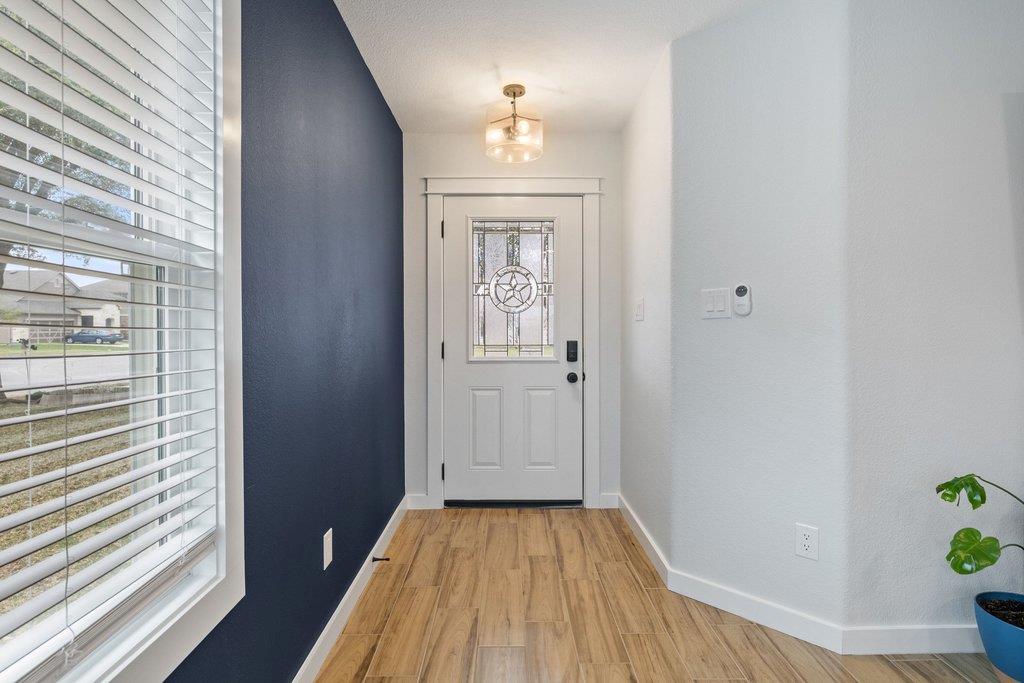 4006 Kings Canyon DR