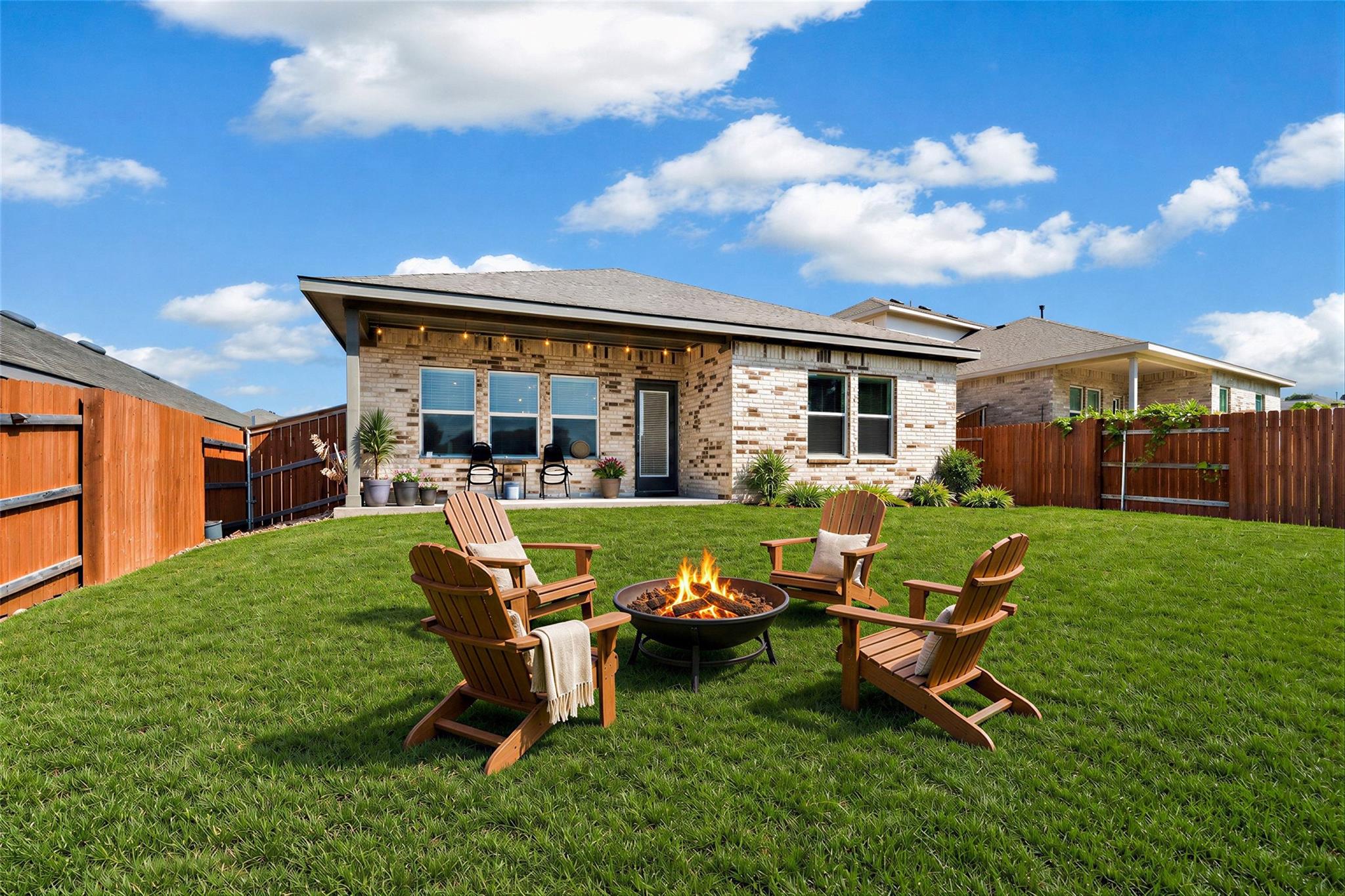 2428 Hackamore DR