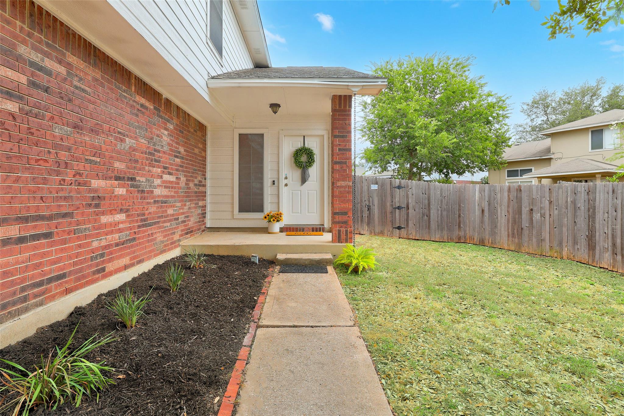 15501 Sarahs Creek DR