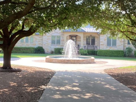 1621 Legends PKWY Kingsland TX 78639