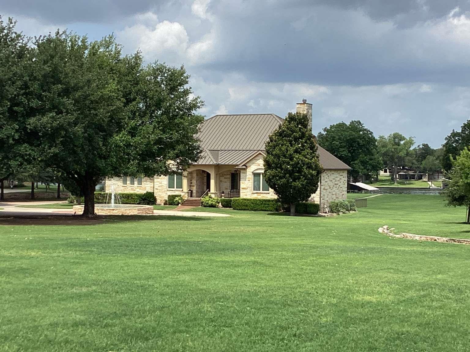 1621 Legends PKWY