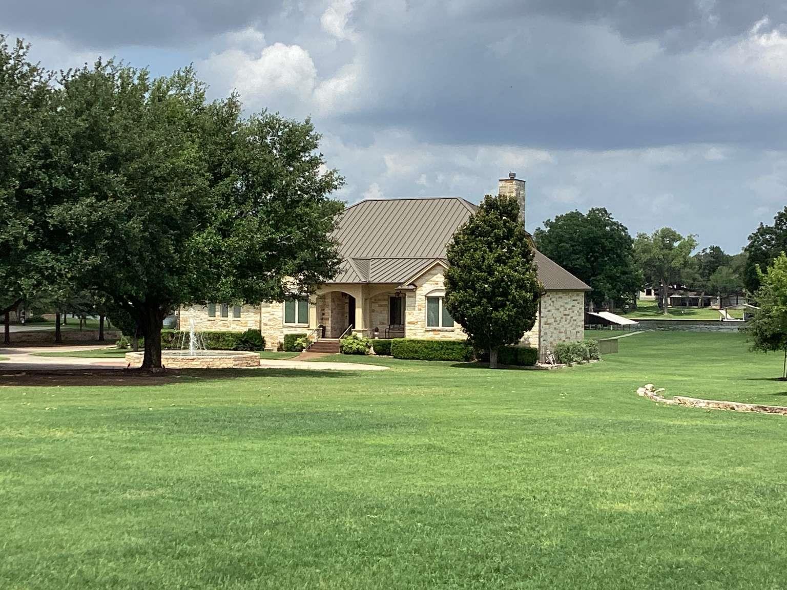 1621 Legends PKWY
