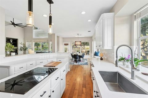 Tiny photo for 2 Heatherbloom LN, The Hills, TX 78738 (MLS # 5362208)