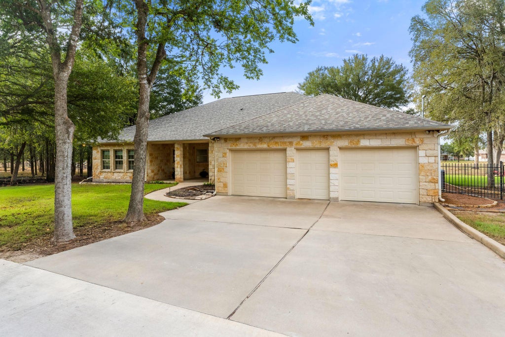 Photo of 147 Konahuanui LN, Bastrop, TX 78602 (MLS # 5542003)