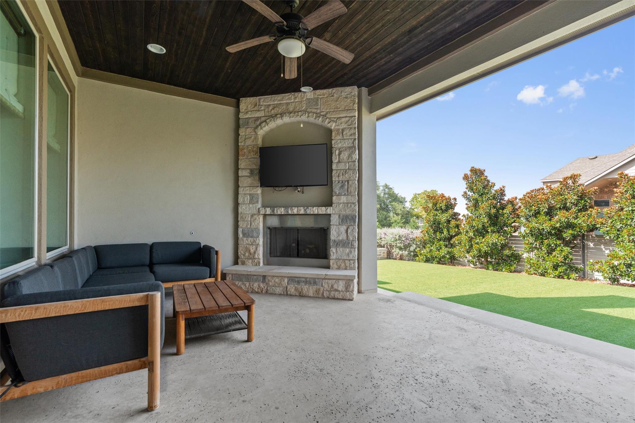 201 Barefoot Park LN