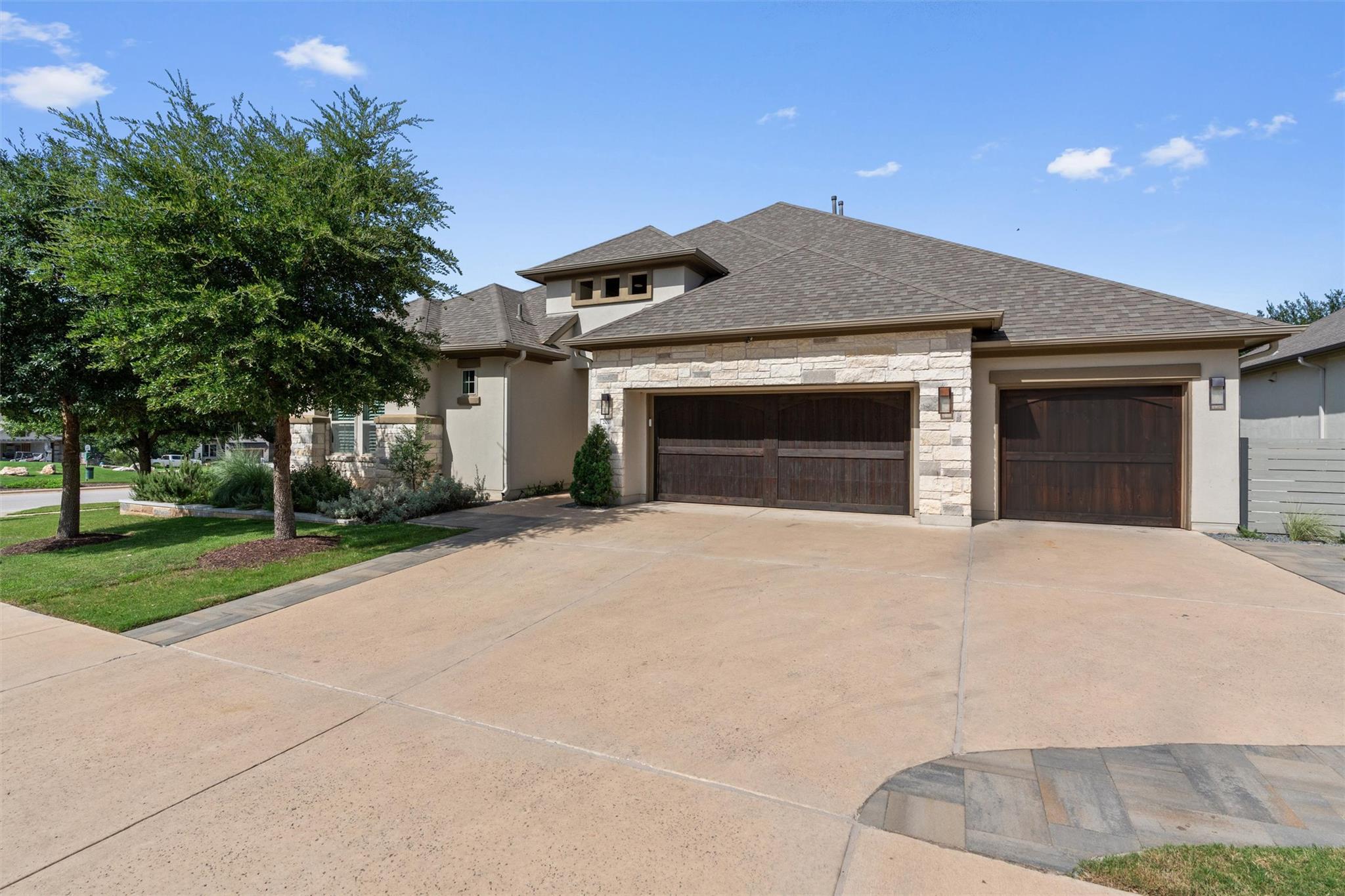201 Barefoot Park LN