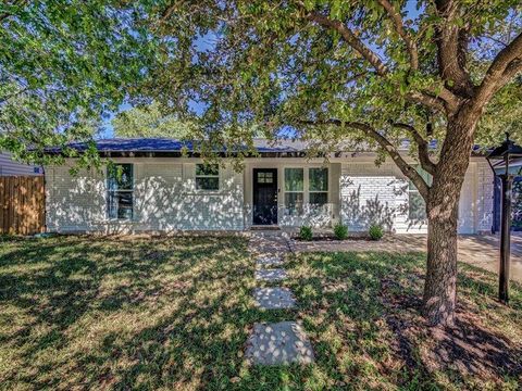 Photo of 6300 Merriwood DR, Austin, TX 78745 (MLS # 9854590)
