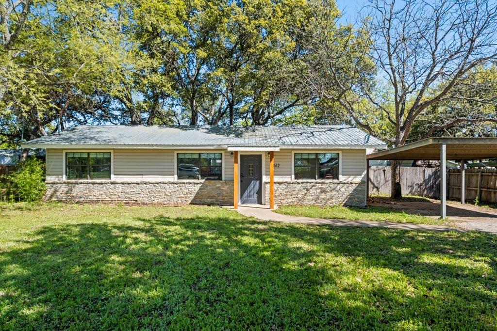 512 W Pecan DR
