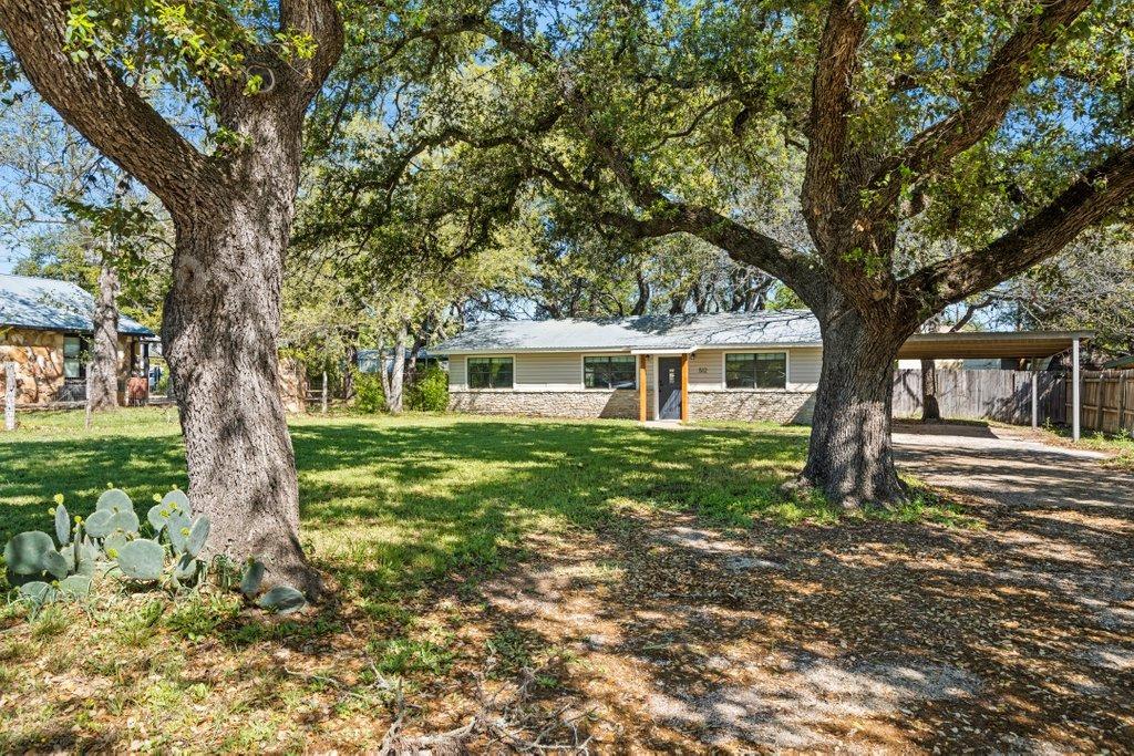 512 W Pecan DR