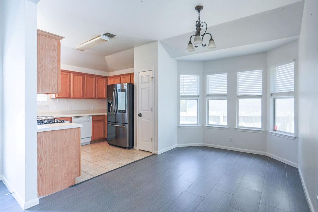 215 Estate DR