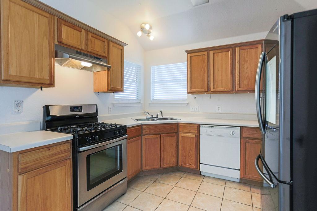 215 Estate DR