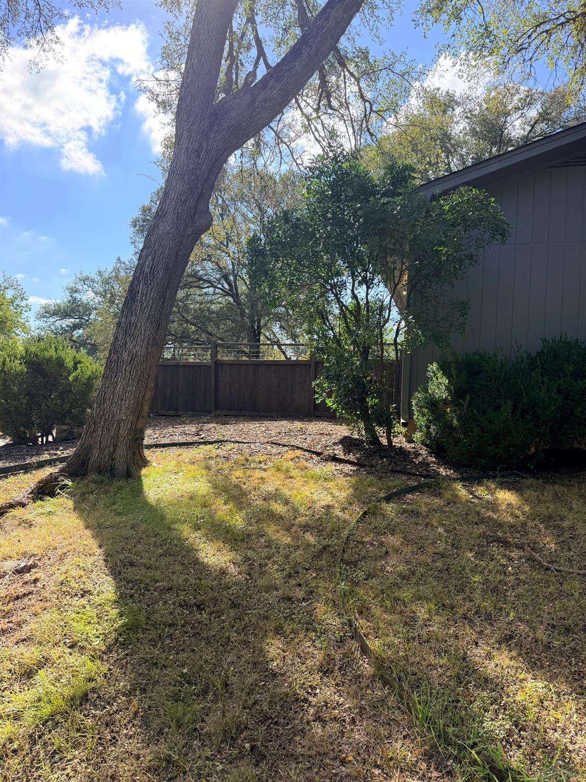 2 Acacia DR